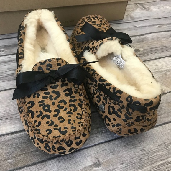 New Ugg Australia Dakota Leopard Bow Slippers - Picture 5 of 8